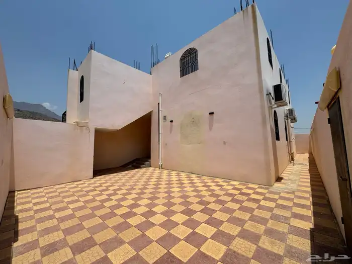 بيت للايجار دور ومدخلين وحوشين مؤثث الموقع المخواة الجوة 3