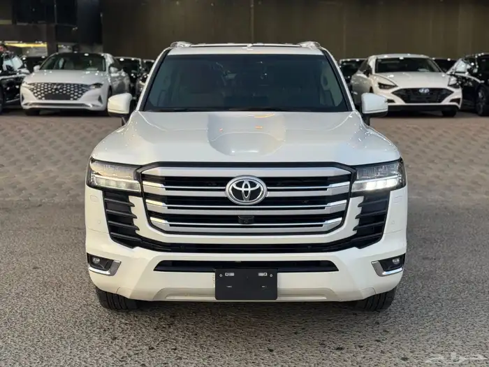 تويوتا لاندكروزر GXR L3 2024 - ديزل - شبه جديد 0