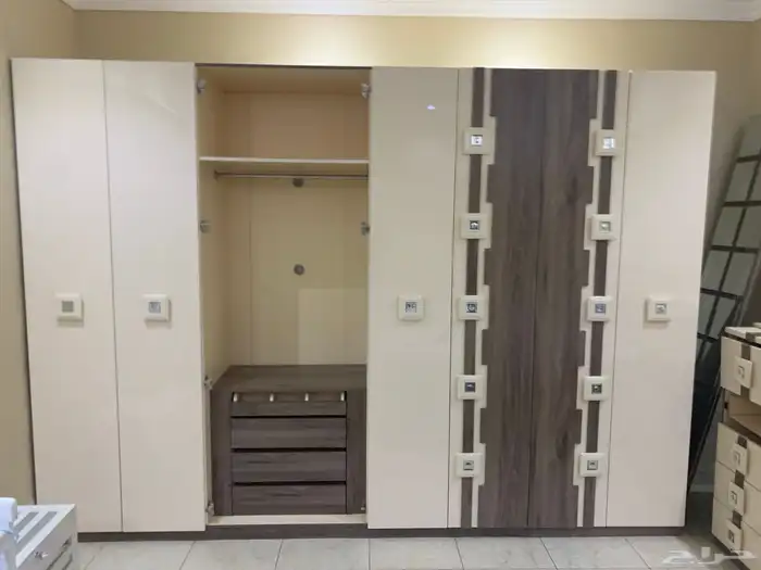 للبيع دولاب غرفه نوم فقط 0