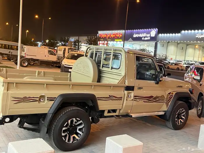 تويوتا شاص بنزين قير اوتماتيك فل كامل اصفار 2025 6