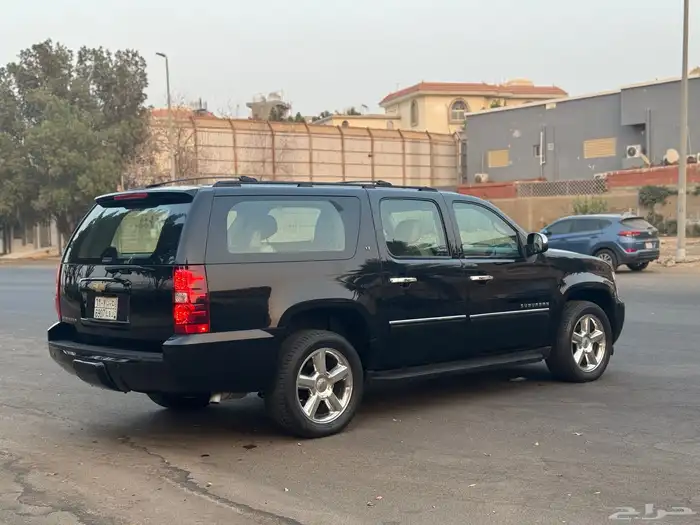 شيفرولية سوبربان 2013 اسود ملكي نظيف للبيع 4