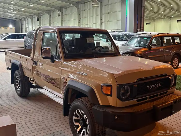 تويوتا شاص بنزين قير اوتماتيك فل كامل اصفار 2025 10