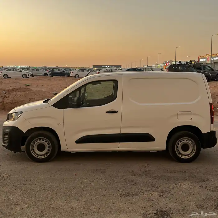 بيجو بارتنر 2021 ديزل بضاعه ممشى 98 الف متوفر 3 حبات 3