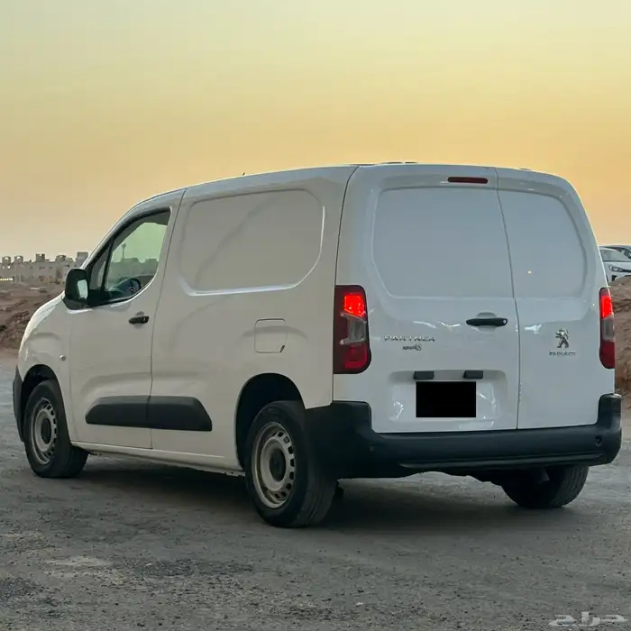 بيجو بارتنر 2021 ديزل بضاعه ممشى 98 الف متوفر 3 حبات 4