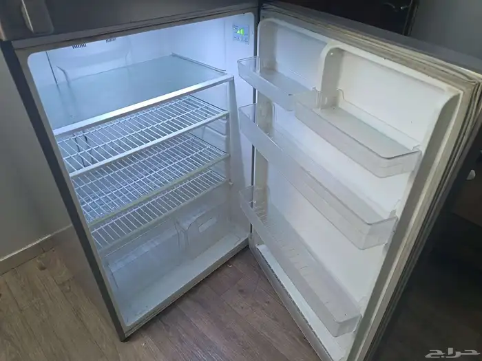 للبيع ثلاجه 21 قدم استعمال نظيف كهرباء 220 2