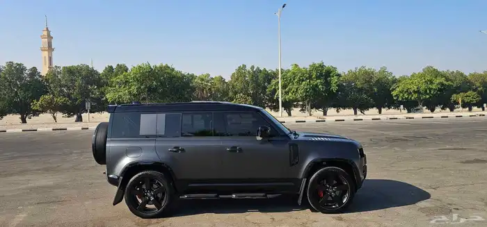 لاند روفر ديفندر 2025 1