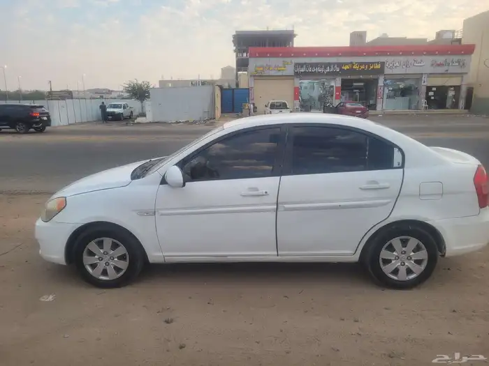 سيارة اكسنت دبدوب موديل 2010 للبيع 2