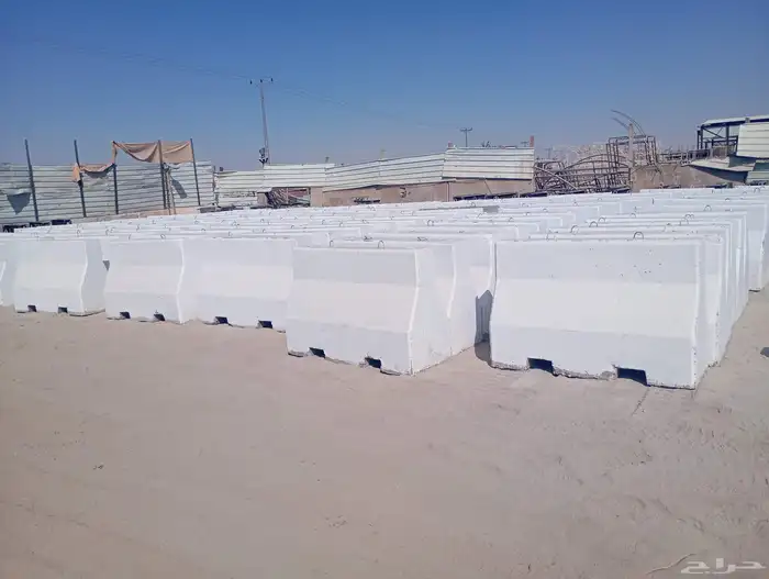 سفتي حواجز خرسانية نيوجرسي قواعد انارة مضلات مناهل 0