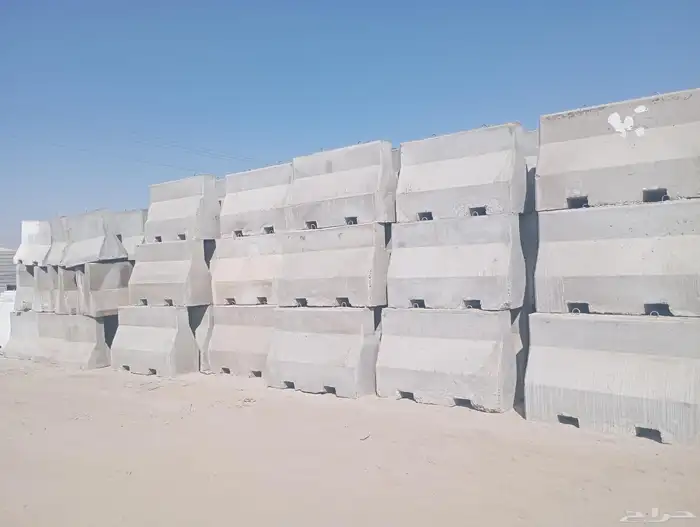 سفتي حواجز خرسانية نيوجرسي قواعد انارة مضلات مناهل 7