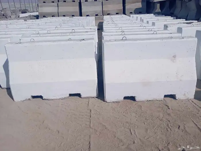 سفتي حواجز خرسانية نيوجرسي قواعد انارة مضلات مناهل 8