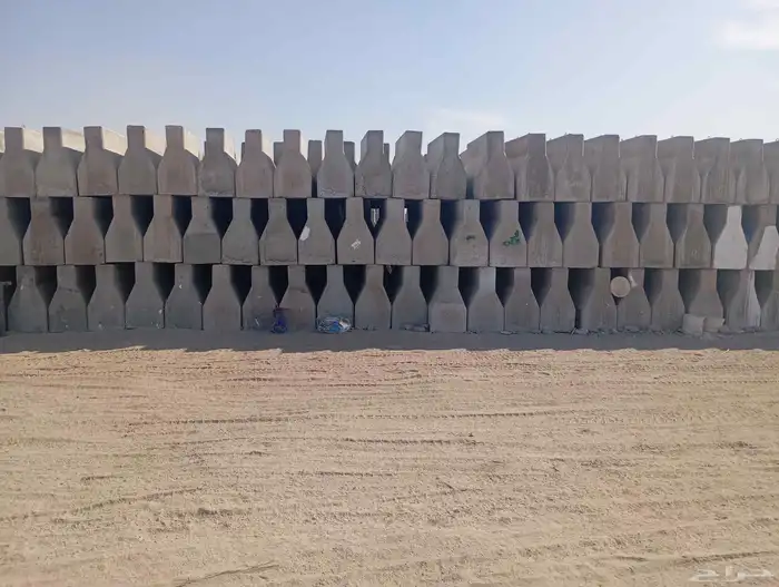 سفتي حواجز خرسانية نيوجرسي قواعد انارة مضلات مناهل 9