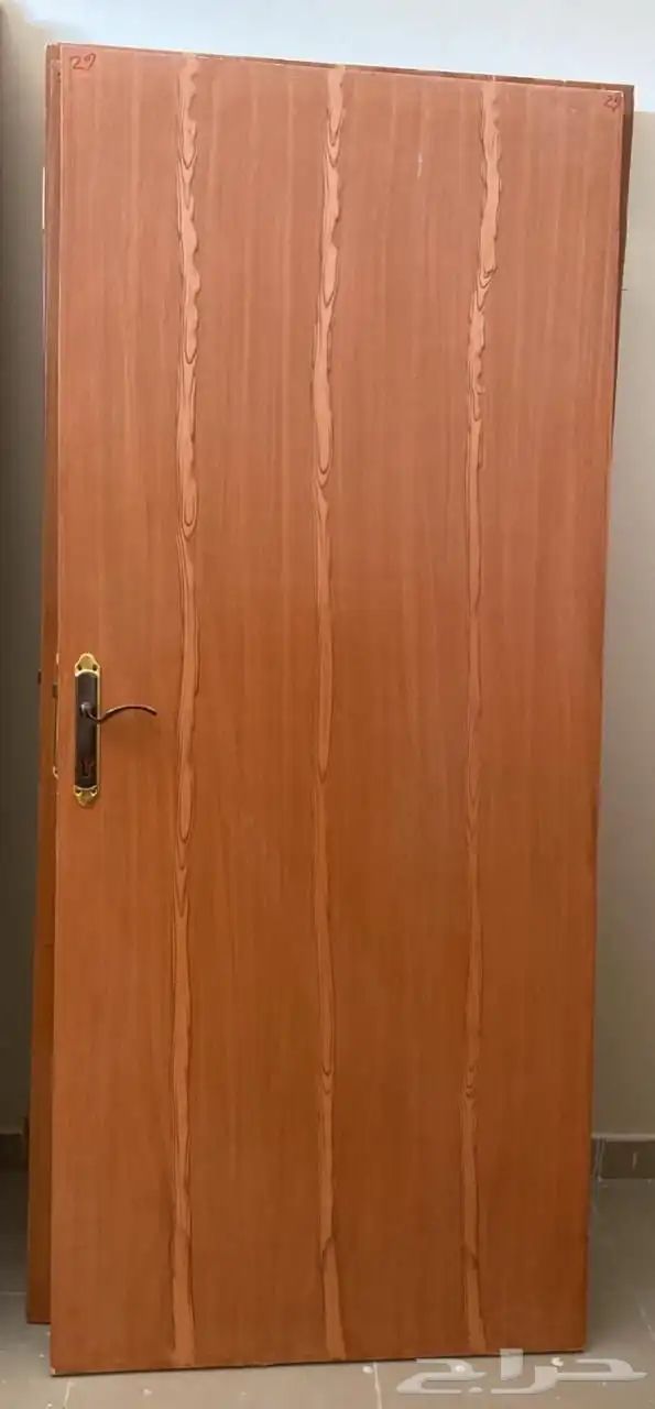 للبيع باب ابواب خشب مع الحلق و الديكور 1