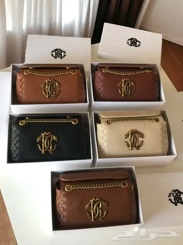 يوجد لدينا جميع انوع الشنط جمله وقطاعي 7