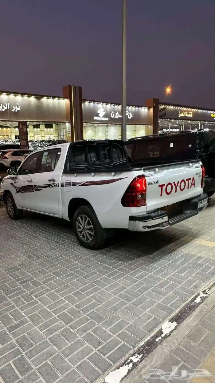 تويوتا هايلكس غمارتين GLX2 بنزين جنوط 2025 3