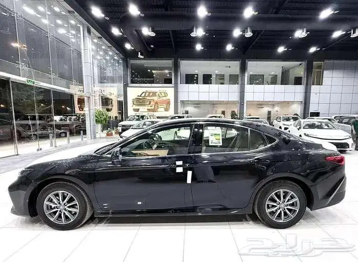 تويوتا كامري E بنزين سعودي 2025 اسود 4