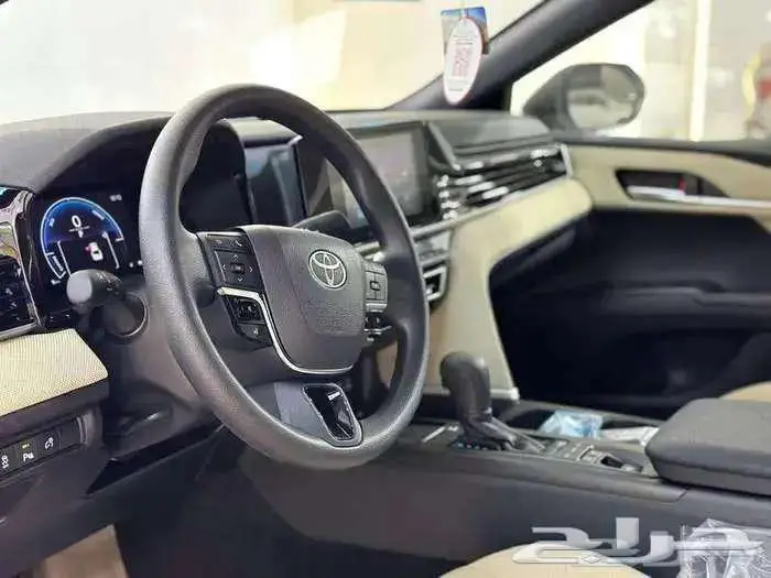 تويوتا كامرى E هايبرد 2025 3