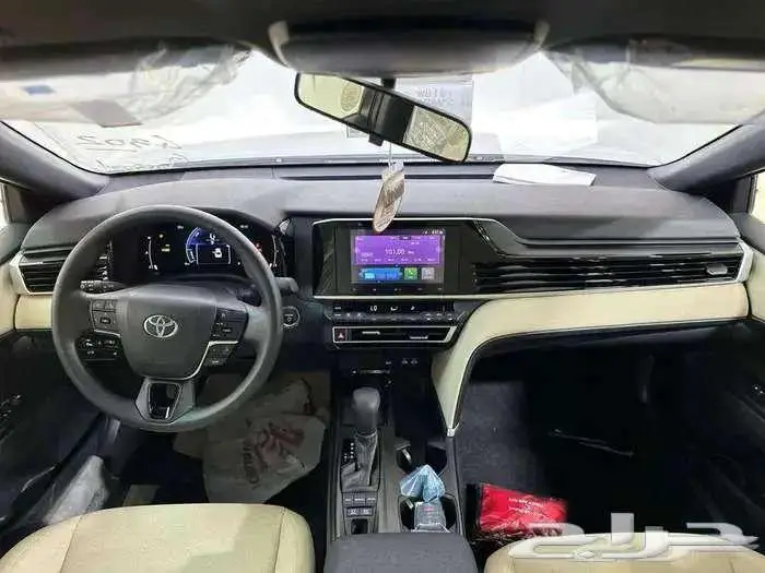 تويوتا كامرى E هايبرد 2025 6