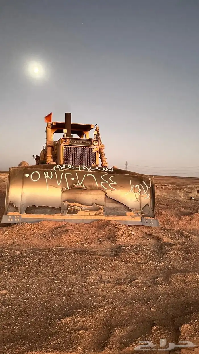 بلدوزرات للإيجار 155 و D9N 8