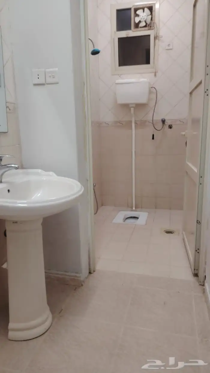 شقق عزاب وعوائل للإيجار في شارع 17 وشارع ابن زيدون 3