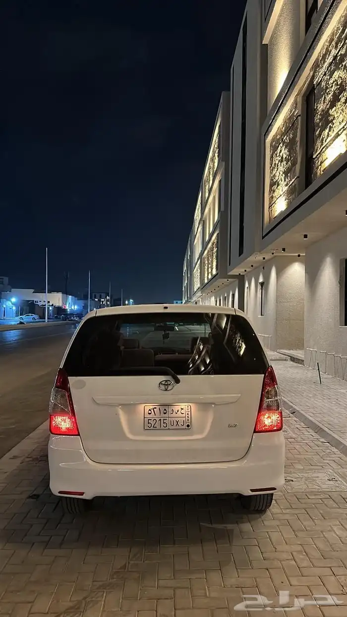 للبيع تايوتا انوفا 2014 13