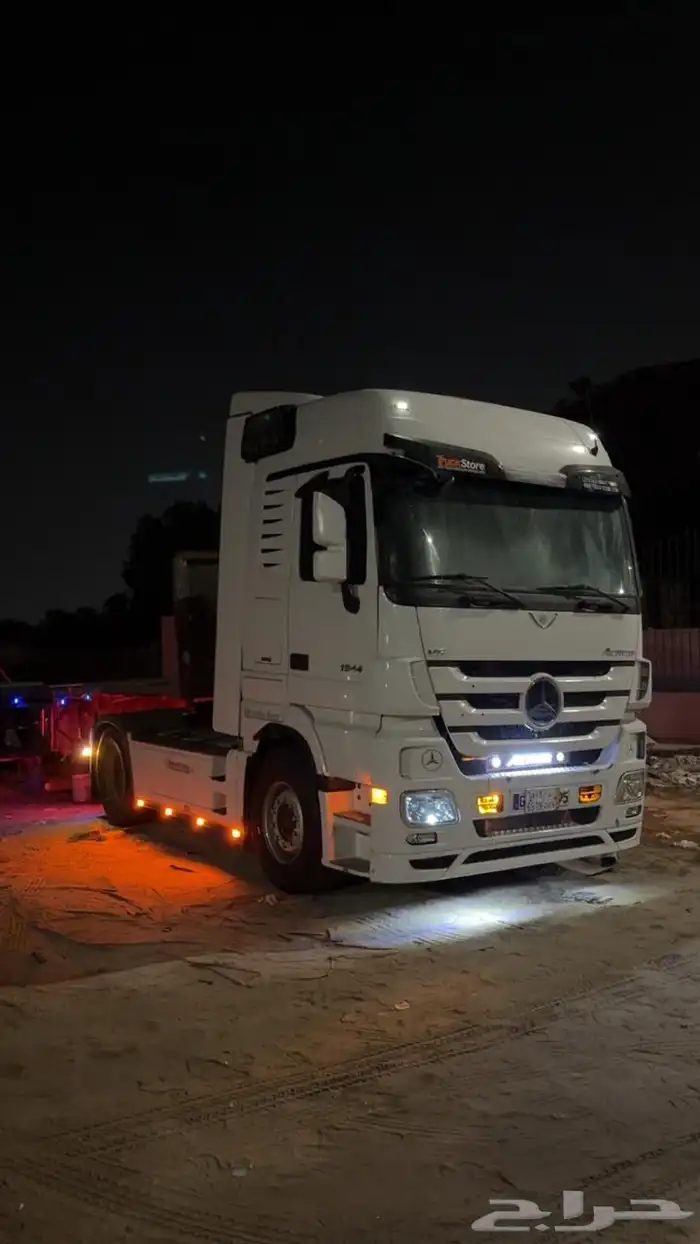 تريلة مرسدس 2010 1