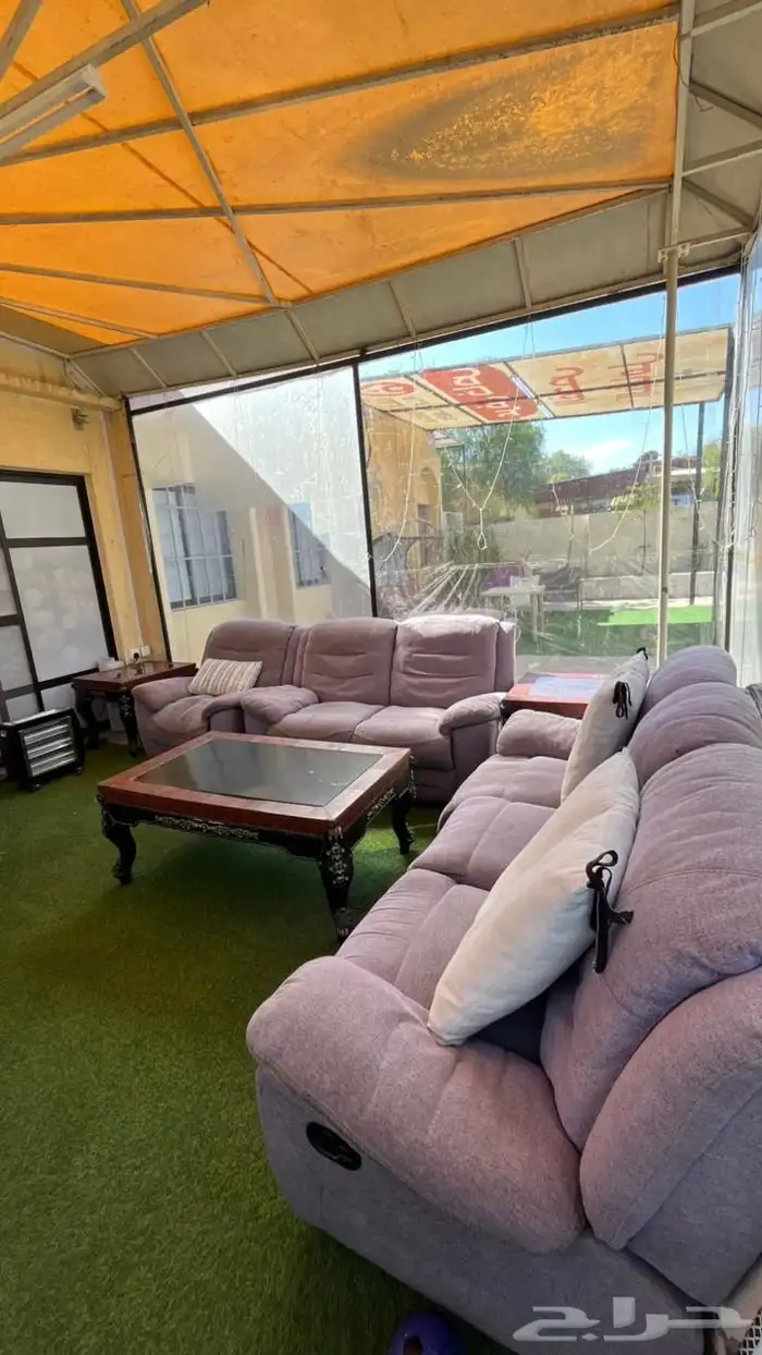 طقم كنب مع طاوله 3