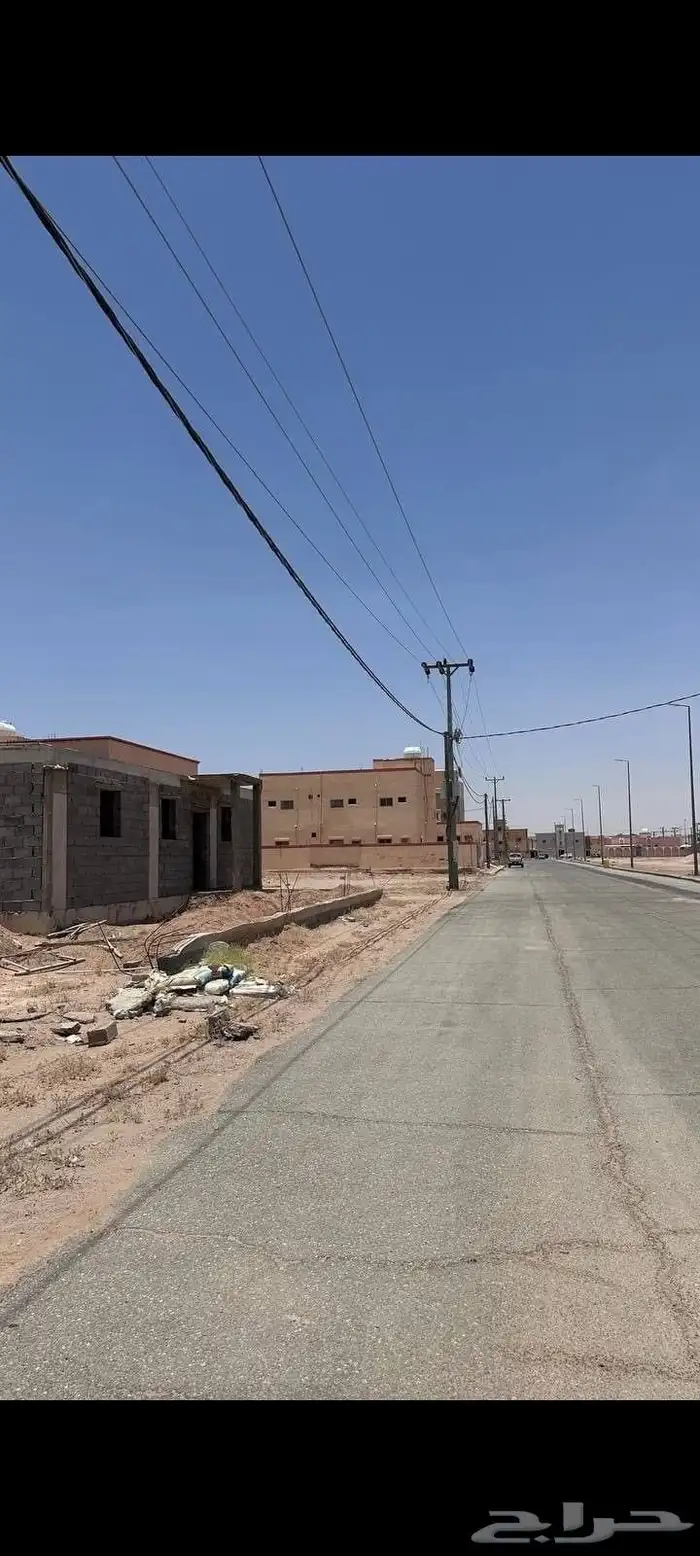 للبيع ارض مقام عليها فيلا عظم في الرين 4