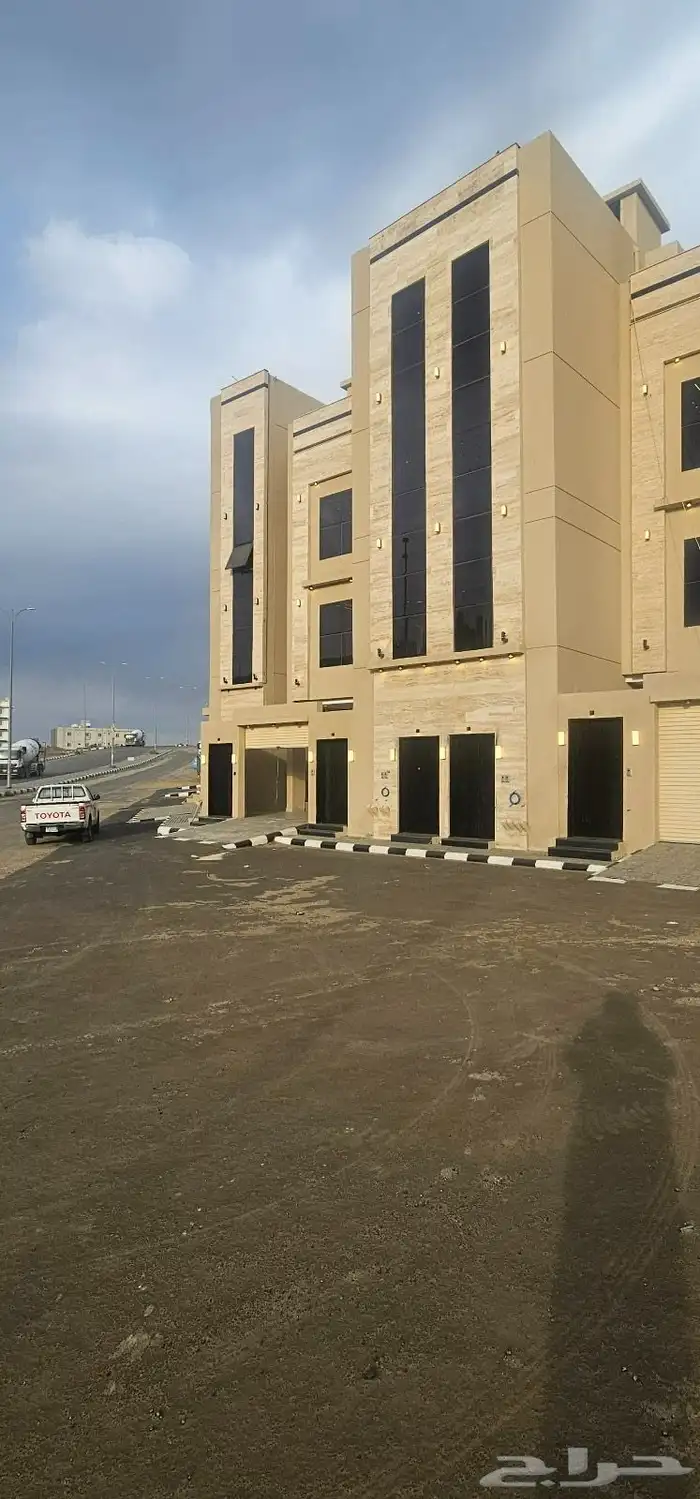 للبيع شقق علويه بمصعد وسطح خاص حي الزهور المحاله ابها 500 0