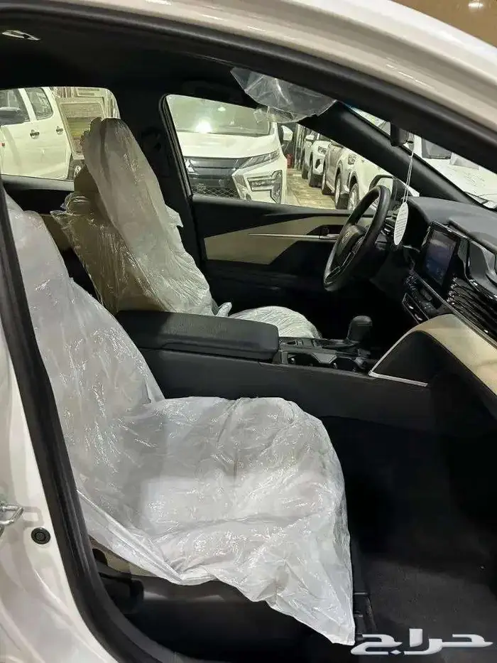 تويوتا كامري E بنزين 2025 كاش وبنك 4