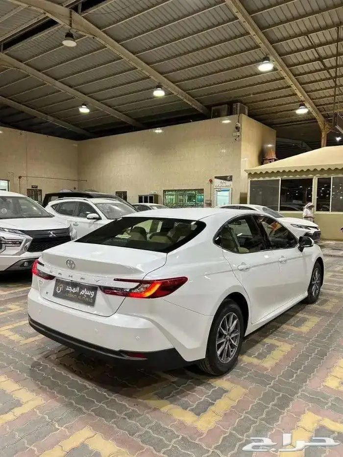 تويوتا كامري E بنزين 2025 كاش وبنك 11