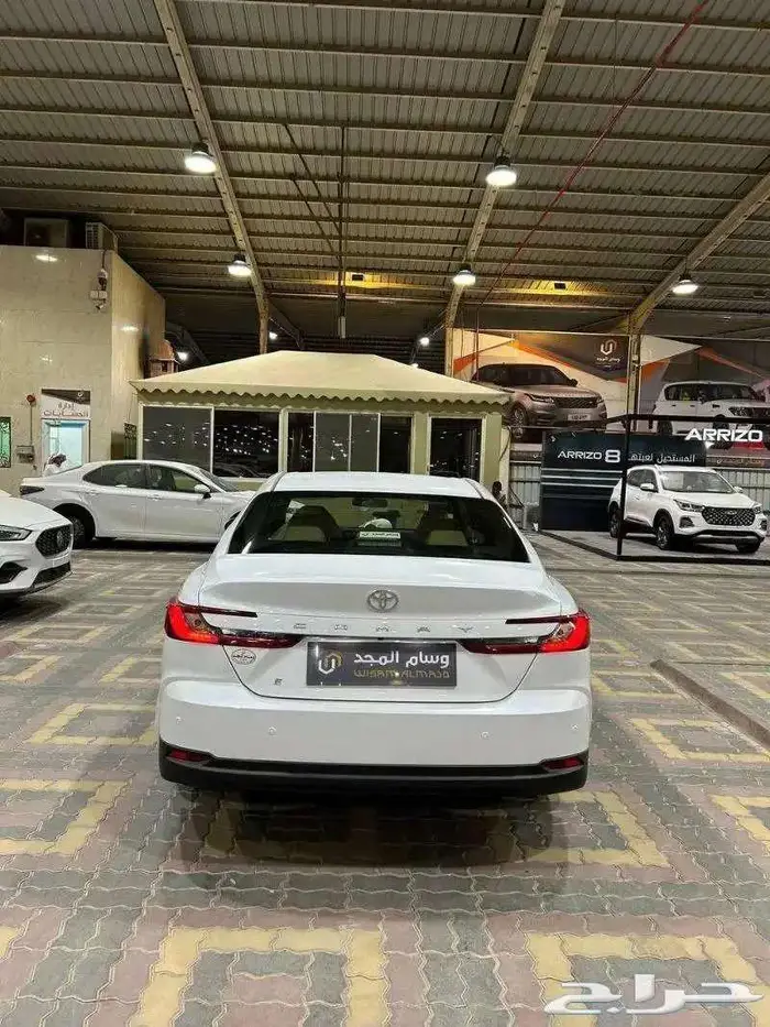 تويوتا كامري E بنزين 2025 كاش وبنك 10