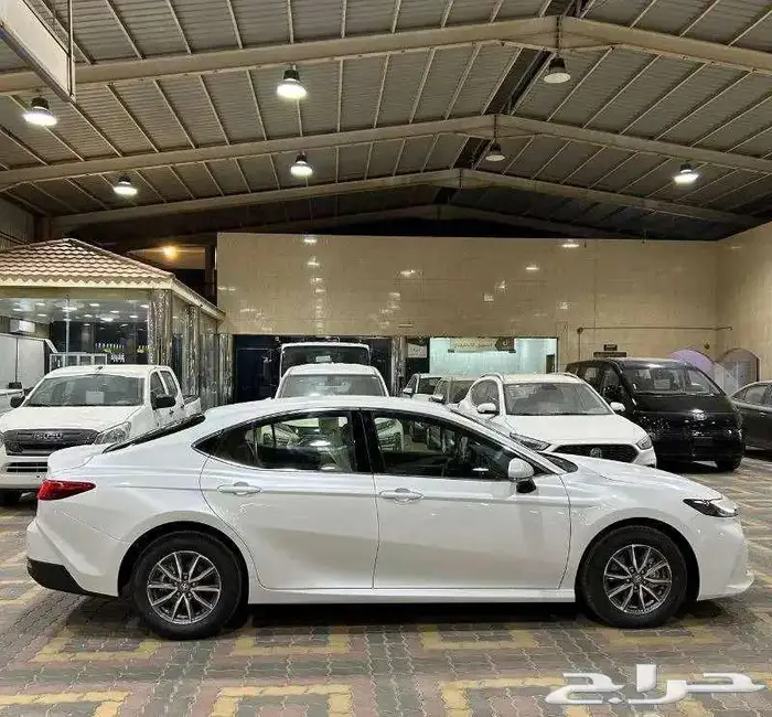 تويوتا كامري E بنزين 2025 كاش وبنك 9