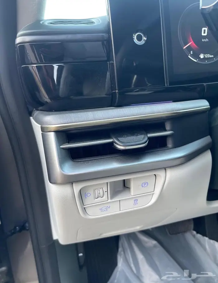 ازيرا 2023 وارد كوريا 18