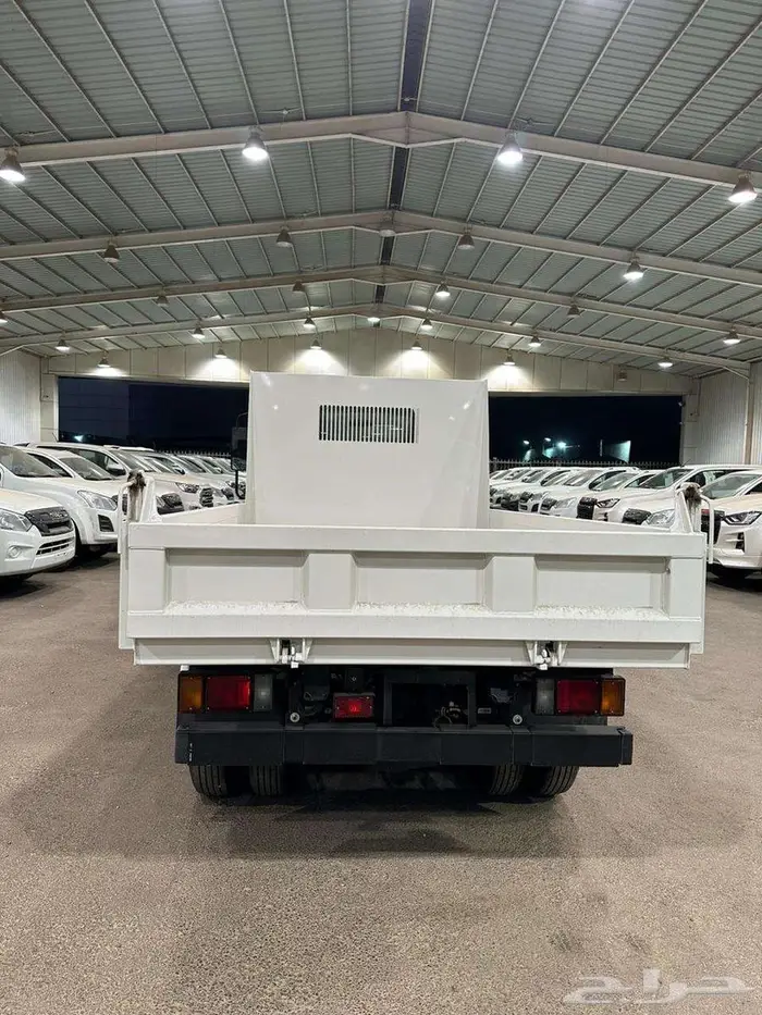 ايسوزو قلاب 3 طن مكيف يابانى موديل 2025 4