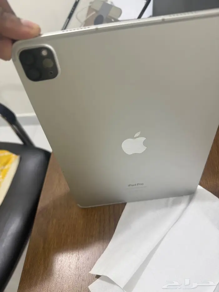 ايباد برو 256 قيقا مع سماعات ايربود برو 3