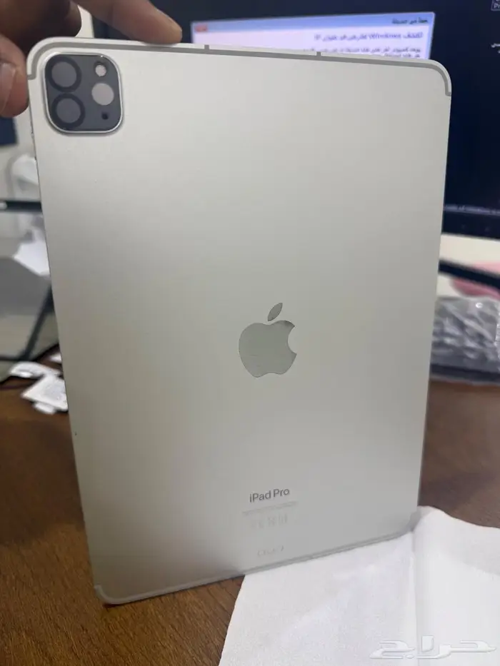 ايباد برو 256 قيقا مع سماعات ايربود برو 5