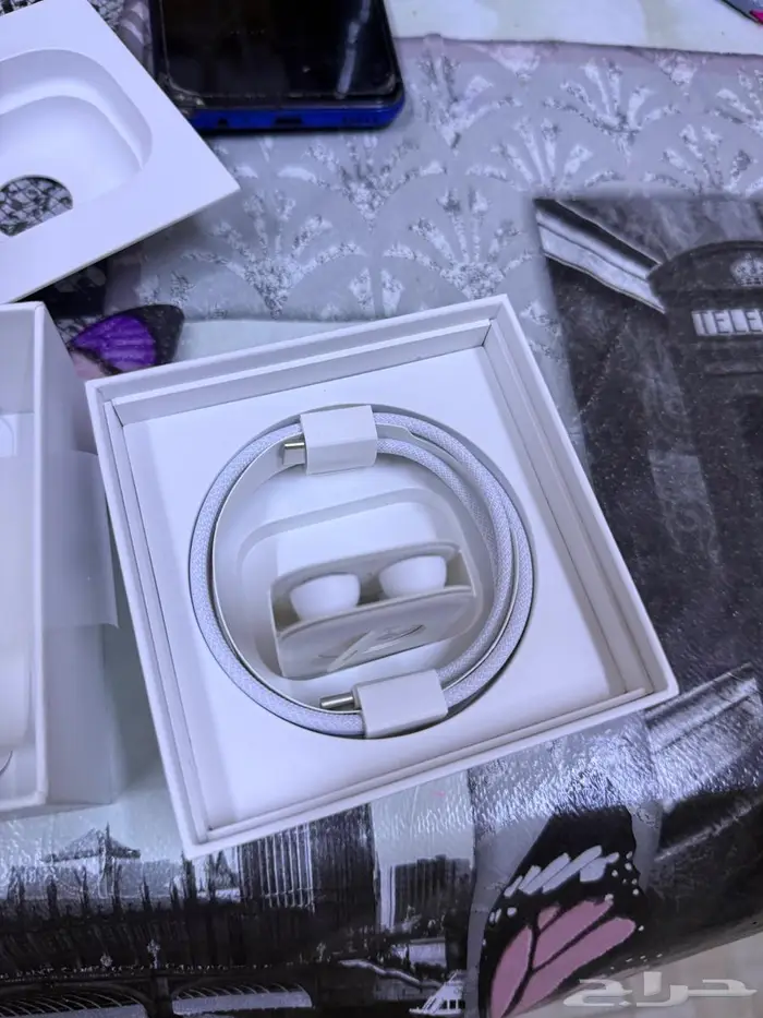 ايباد برو 256 قيقا مع سماعات ايربود برو 8