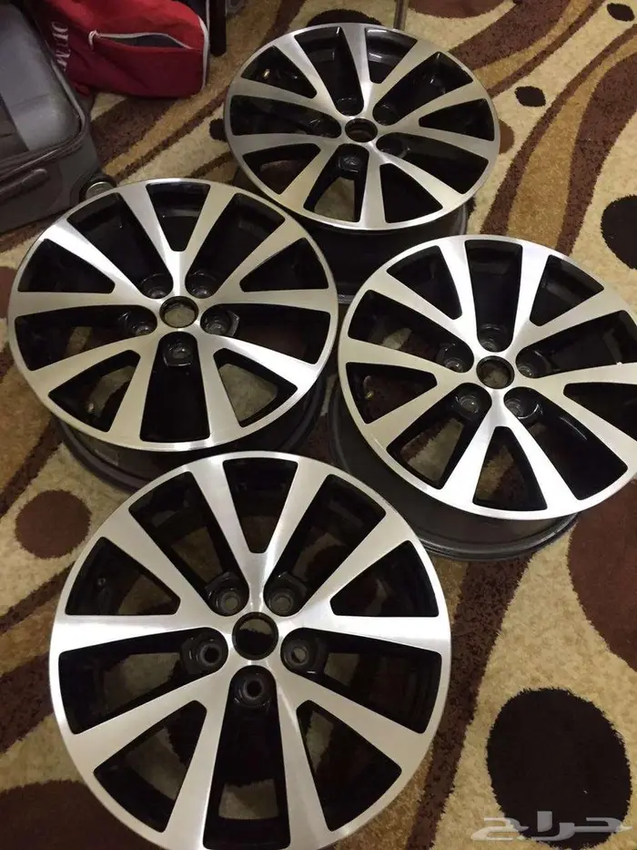 توفر لدينا تأجير جميع انواع الجنوط BMW الاصليه 7