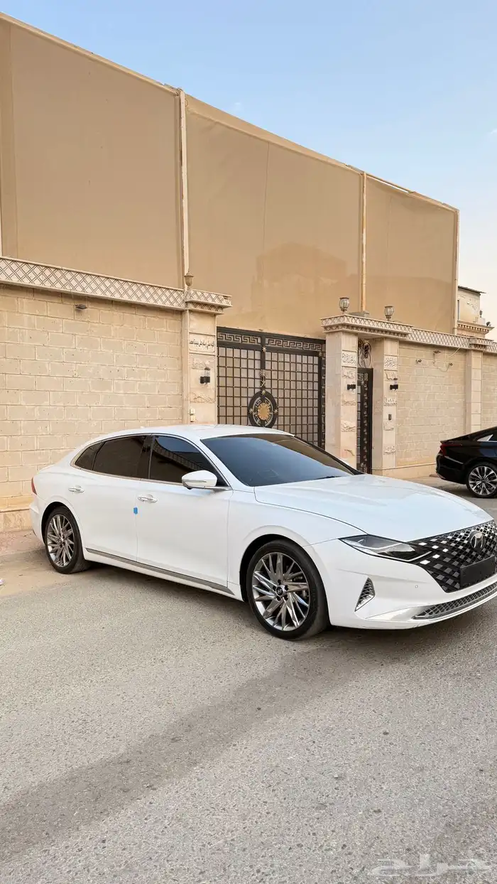 هيونداي ازيرا 2020 ( بنزين) v4 فل كامل بحالة ممتازة 2