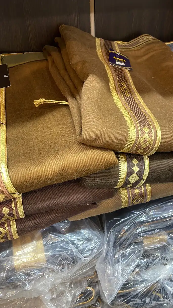 هدايا رجالية بشت وبرفروة مع بشت درع تخرج ترقية تقاعد 2