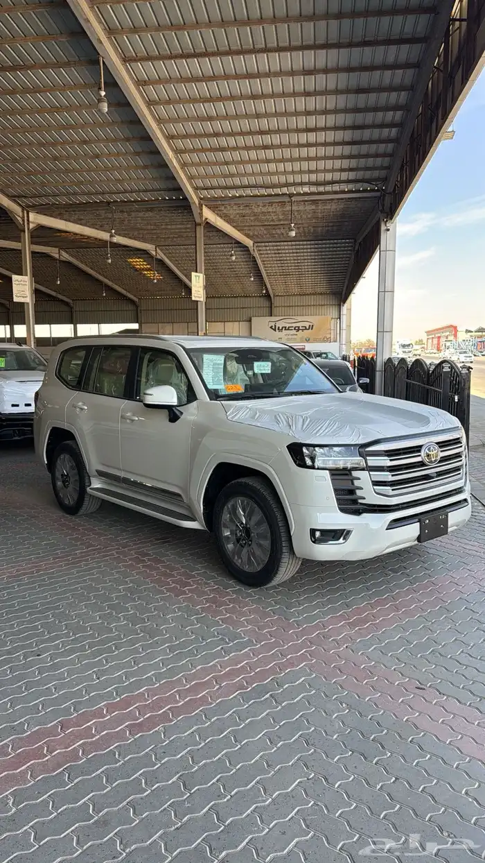 تويوتا لاندكروزر GXR 4 2026 15