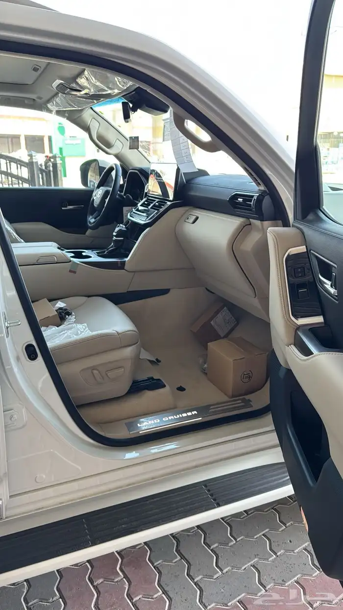 تويوتا لاندكروزر GXR 4 2026 8