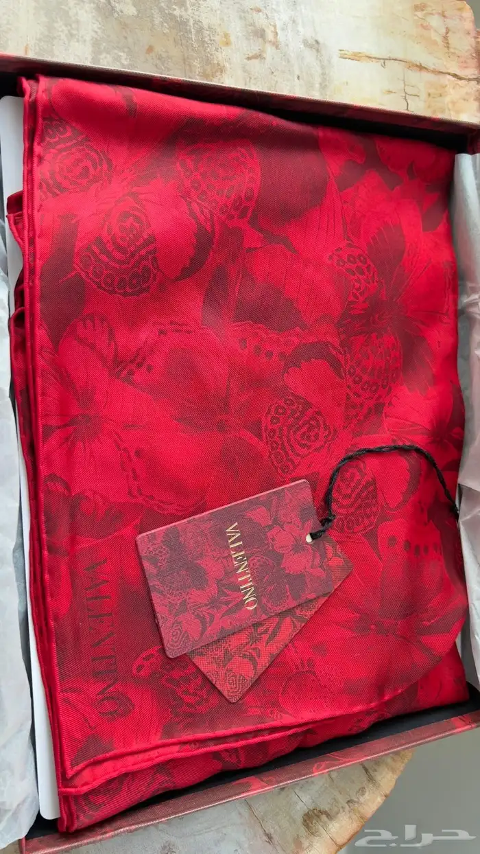 تيشرتات وبلايز كفالي دوتشي قبانا وكرولينا  سكارف فالنتيو 21