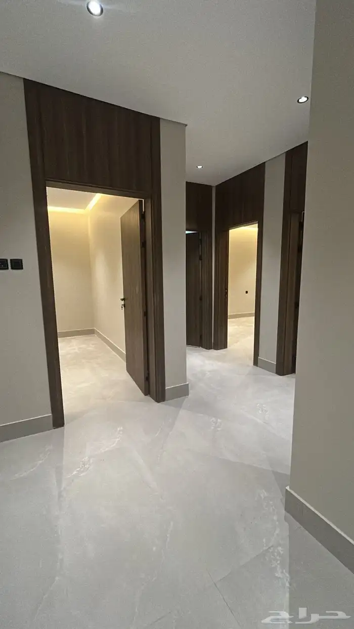 دور فاخر للبيع بحي الشروق يمين 7 غرف على الكود السعودي 14