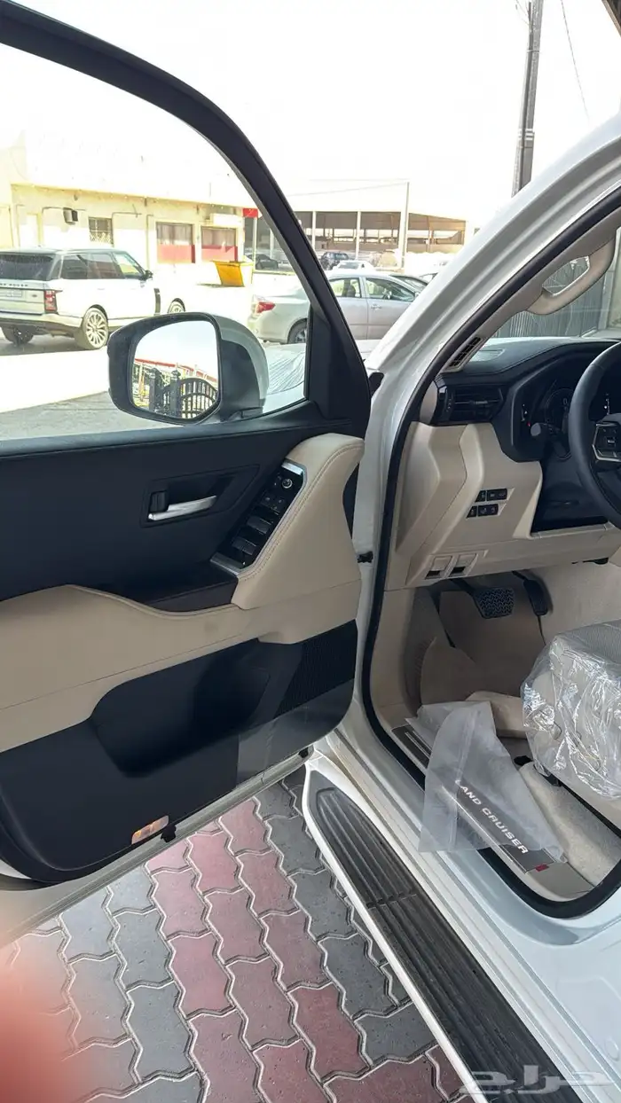 تويوتا لاندكروزر GXR 4 2026 1