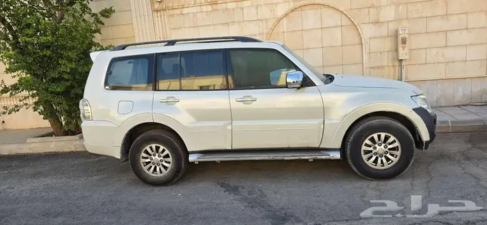 للبيع جيب باجيرو 2010م 1
