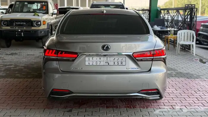 لكزس LS500 H موديل 2018 سعودي ممشي 161 الف للبيع علي السوم 3