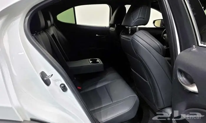 لكزس UX هايبرد 2021 - وارد كوريا 6