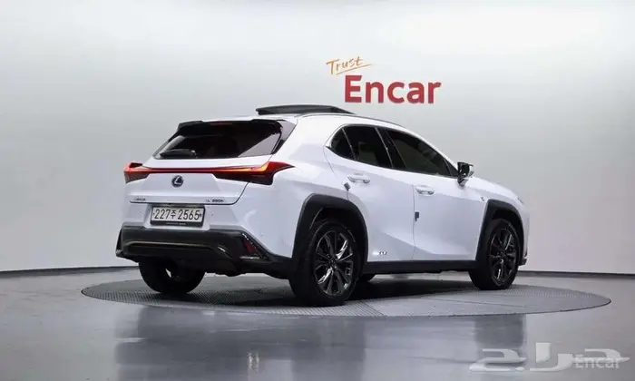 لكزس UX هايبرد 2021 - وارد كوريا 1