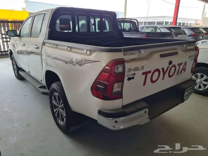 تويوتا هايلوكس S-GLX ديزل 2025 - عروض 50 50 5